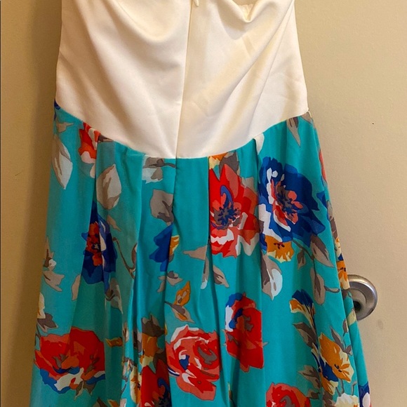 Dress - Picture 2 of 2